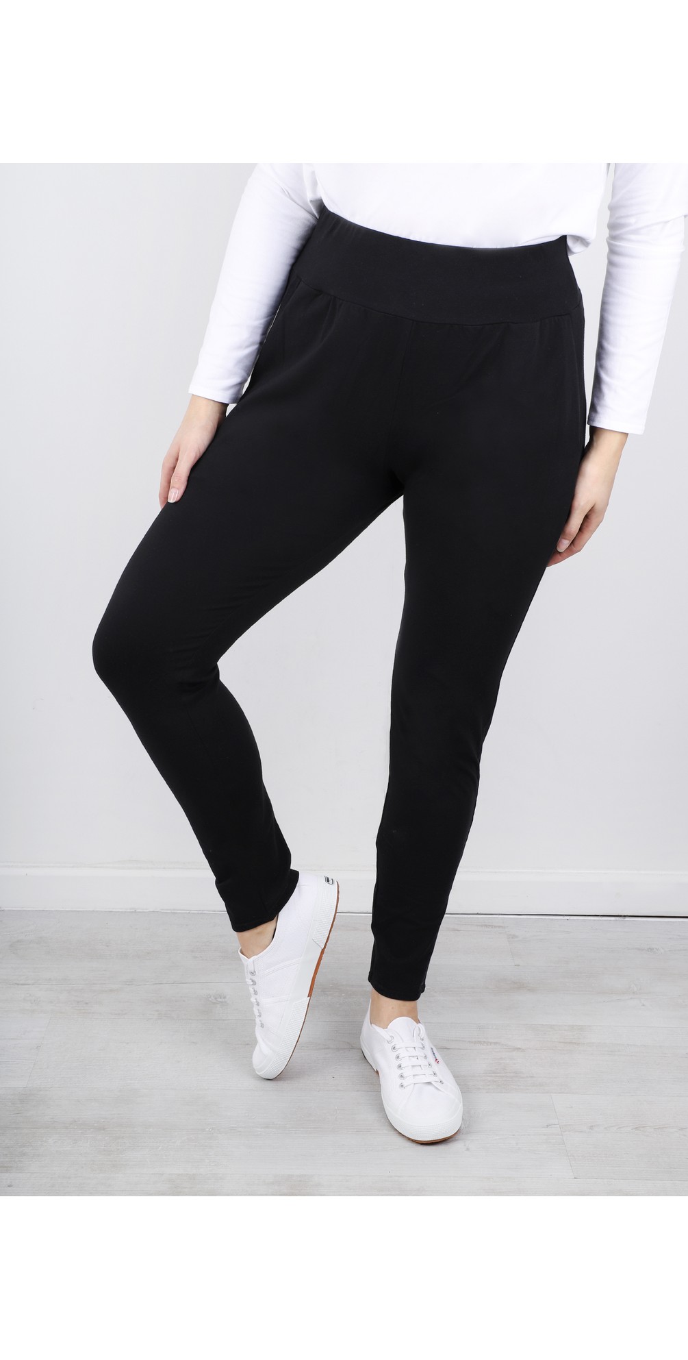 Chalk Robyn Jersey Pant in Black