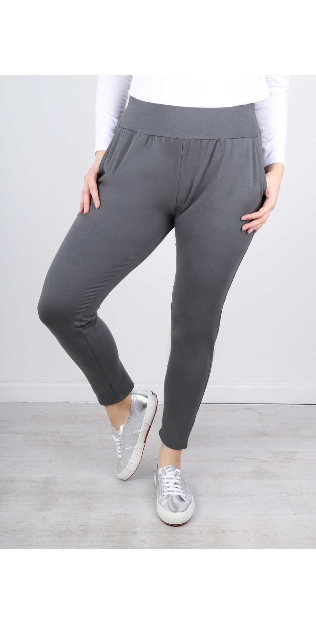 Chalk Robyn Jersey Pant in Charcoal