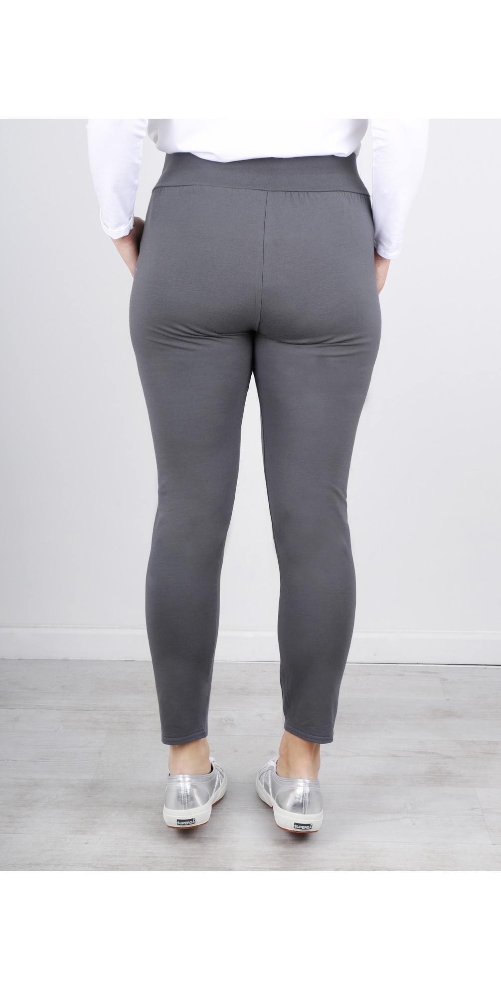 Chalk Robyn Jersey Pant in Charcoal