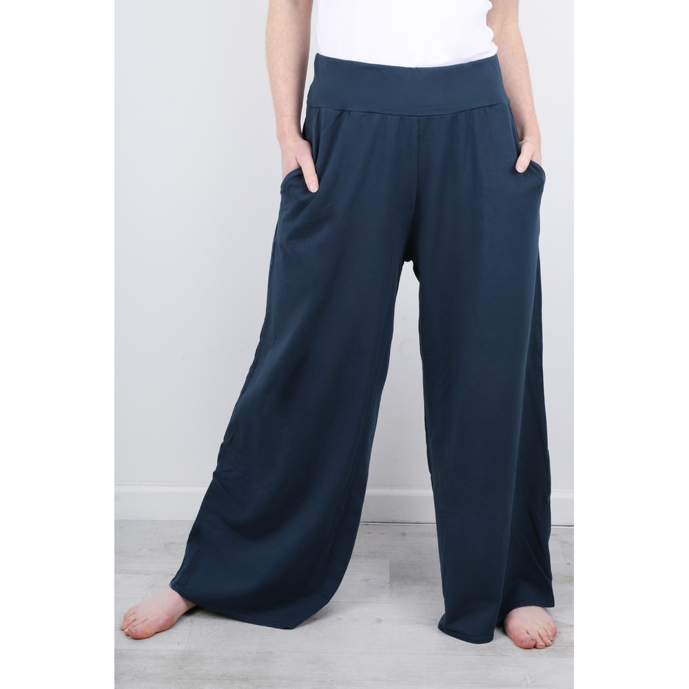 Chalk Luna Pant in Navy