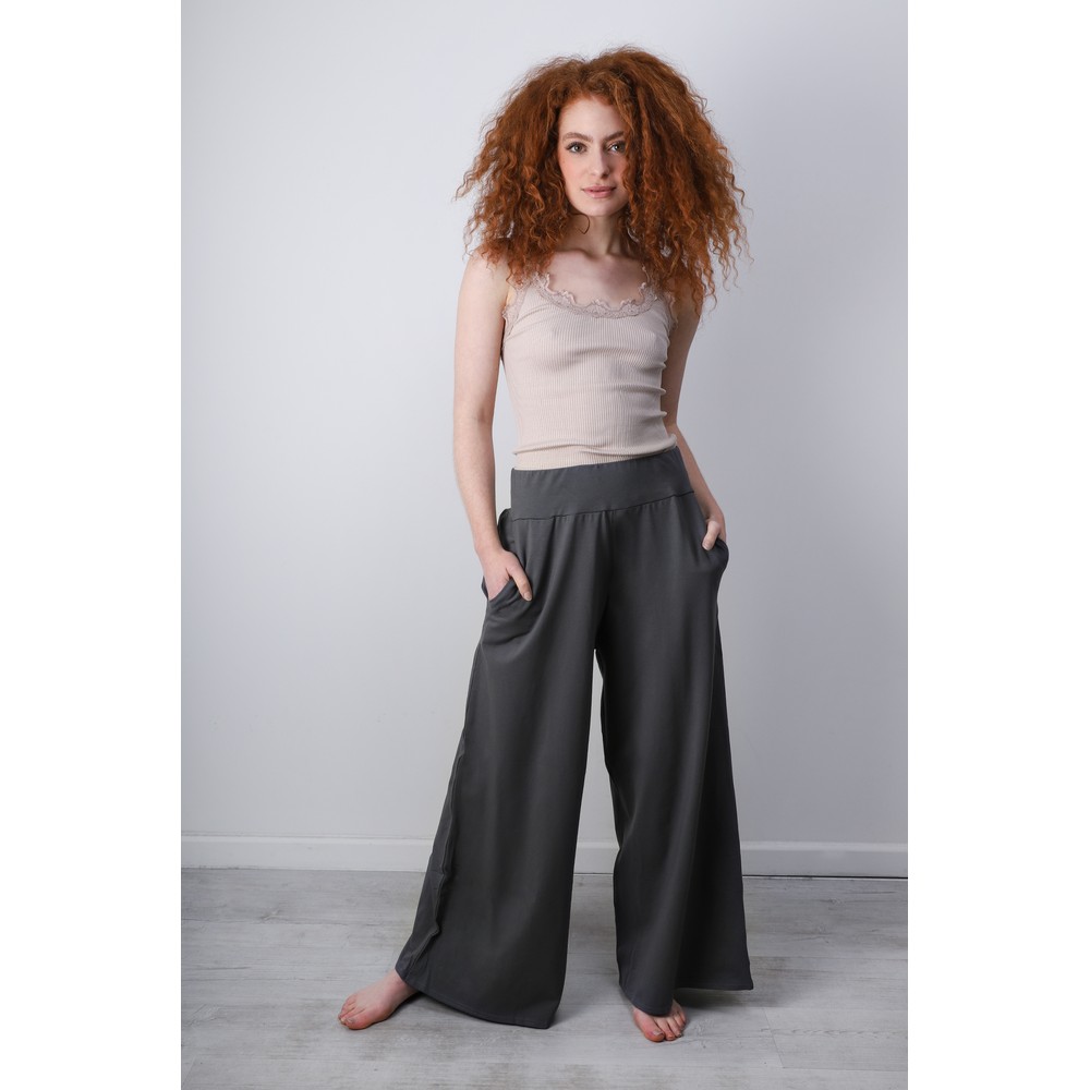 Chalk Luna Pant in Charcoal