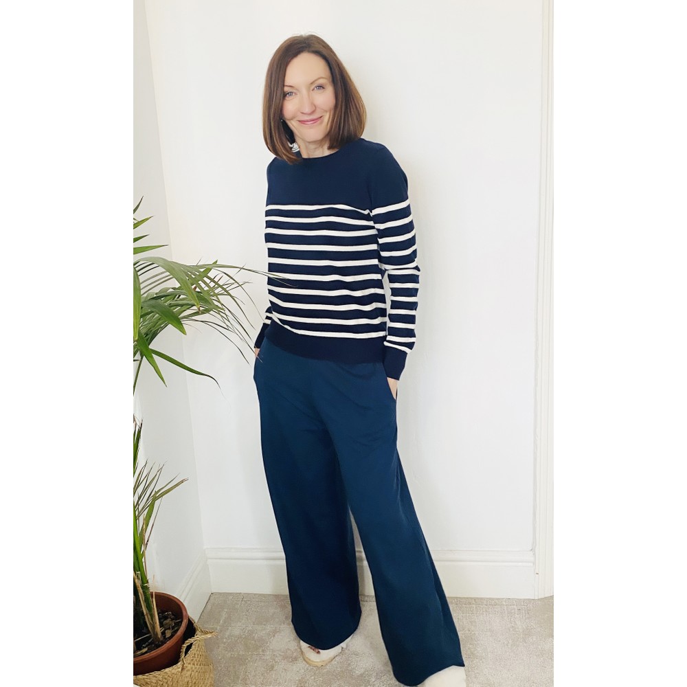 Chalk Luna Pant in Navy