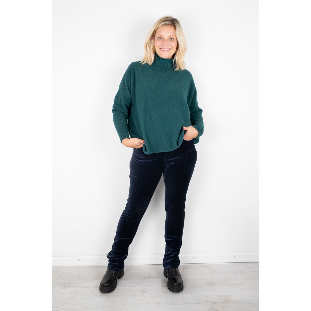Amazing Woman 02 Velvet Navy Straight Leg Jean Navy