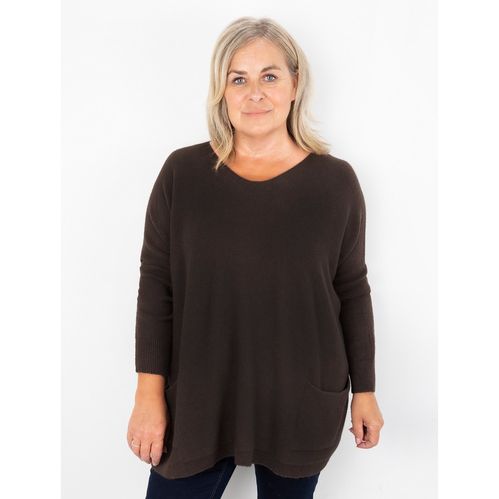 Amazing Woman Caryf X Dark Chocolate Round Neck Oversized Jumper Dark Chocolate