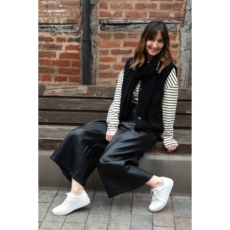 Amazing Woman Teddy Borg Fleece Gilet - Black