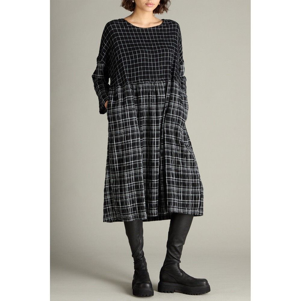 Sahara Window Crinkle Check Dress Black / White