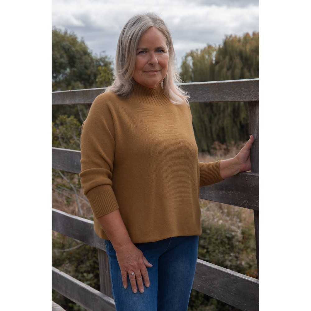 Amazing Woman Jolie Toast Boxy High Neck Knit Toast