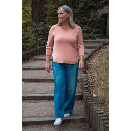 Amazing Woman Perrie Blusher V Neck Jumper - Pink