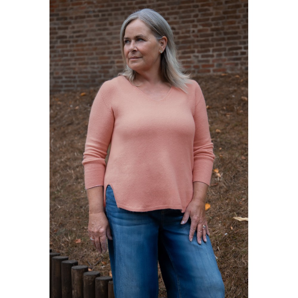 Amazing Woman Perrie Blusher V Neck Jumper Blusher