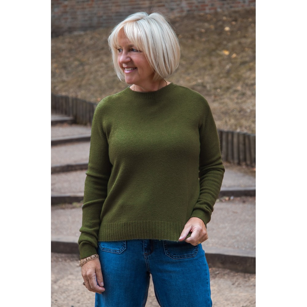 Amazing Woman Prue Musch Olive X Semi Fitted Round Jumper Musch Olive X
