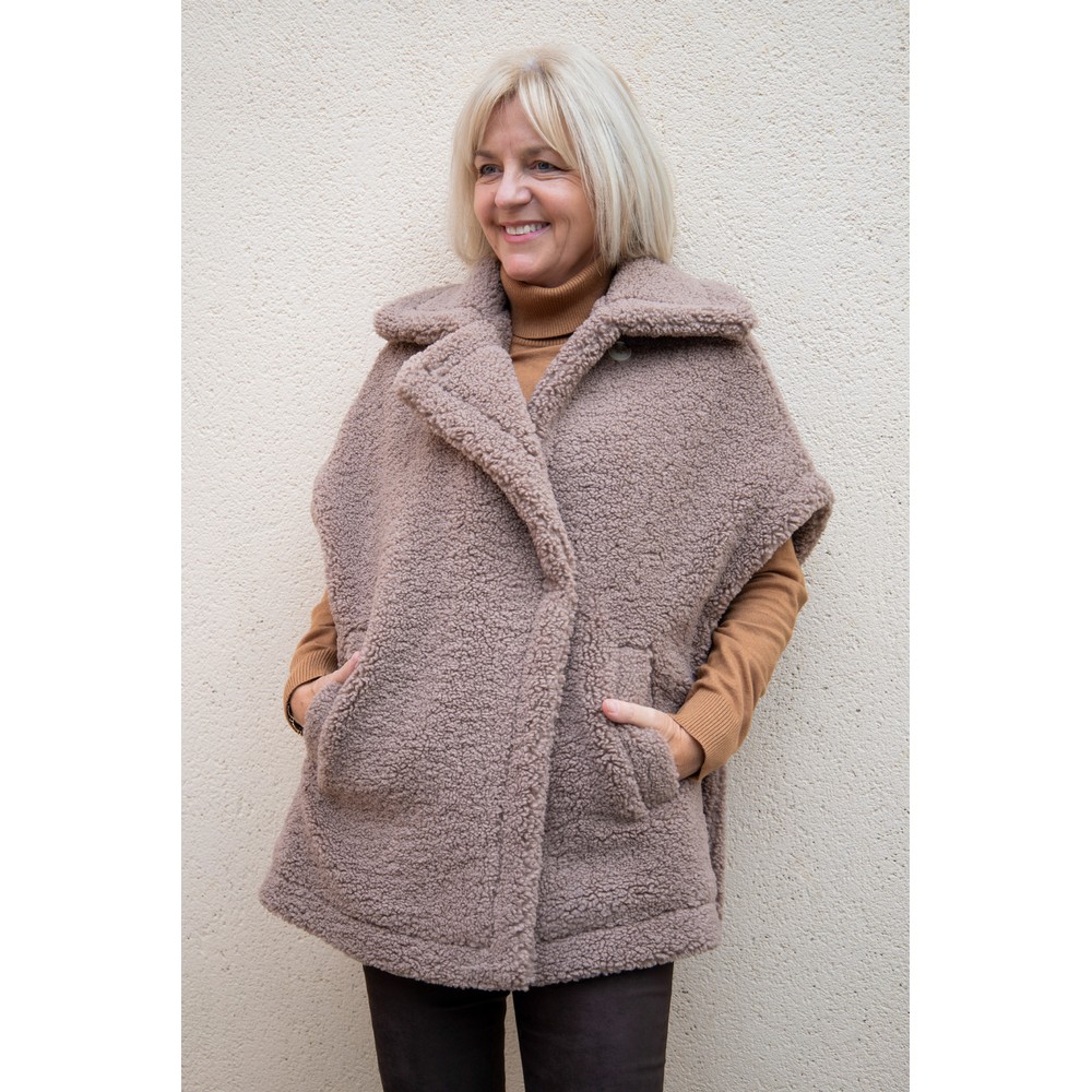 RINO AND PELLE Luca Toffee Teddy Cape Toffee