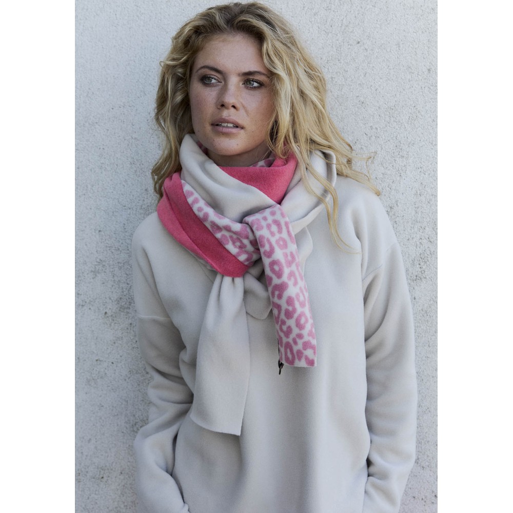 Henriette Steffensen No Waste Triangle Sunset Pink Patch Fleece Scarf Sunset / Kit / Pink Leo