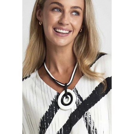 Naya Naya Two Tone Circle Necklace - Black