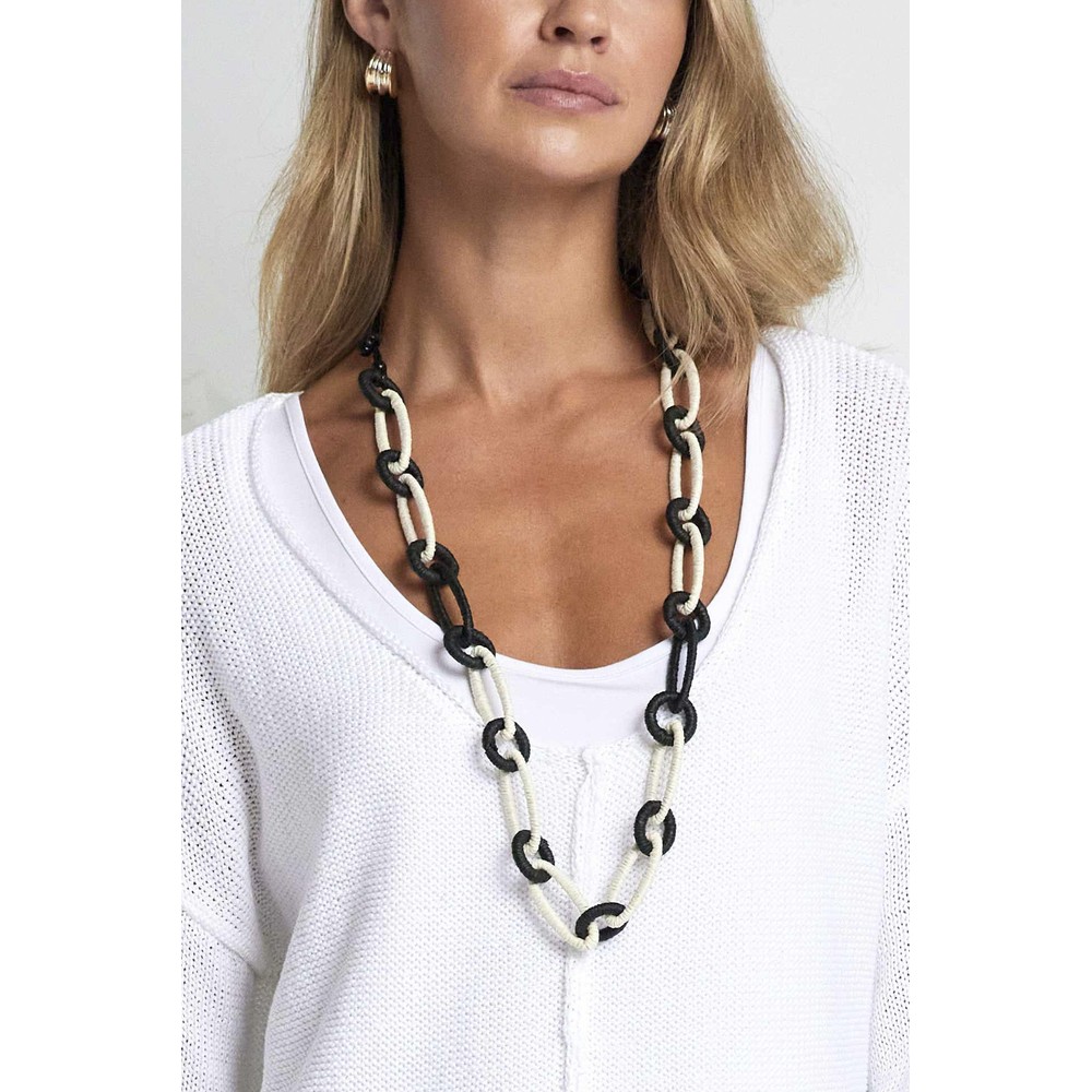Naya Naya Two Tone Loop Necklace Black / Cream