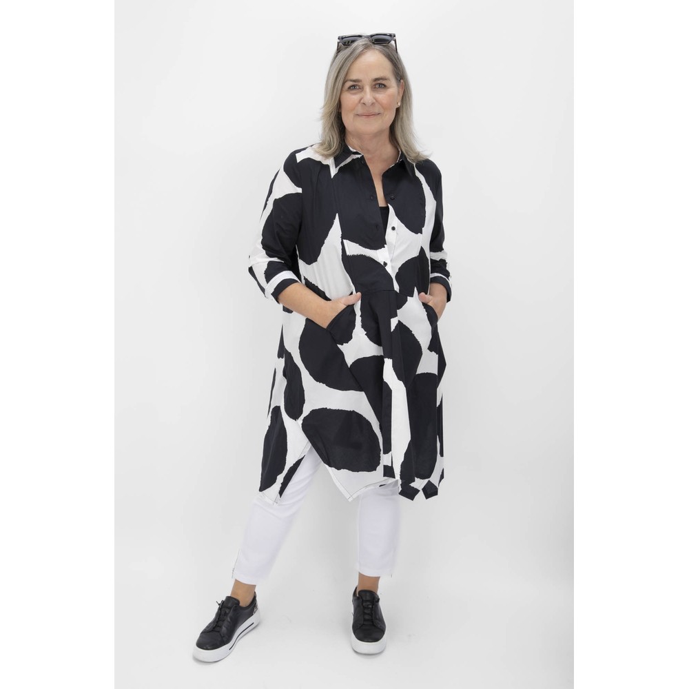 Tirelli Black And White Handkerchief Hem Print Shirt Black / White Spot