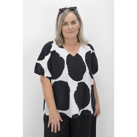 Tirelli Black And White Print V Neck Bishop Sleeve Poplin Top - Black
