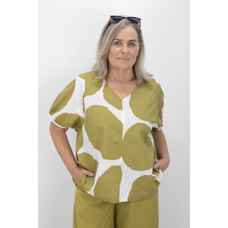 Tirelli Chartreuse And White Print V Neck Bishop Sleeve Poplin Top - White