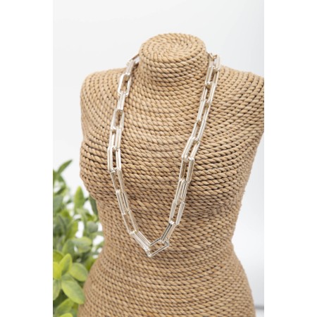 Eliza Gracious Oblong Gold Chain Link Necklace - Gold