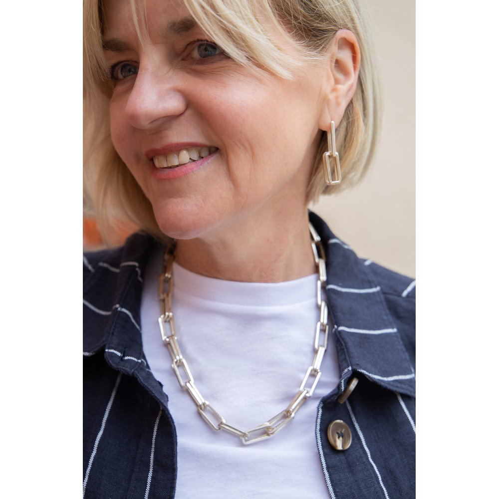 Eliza Gracious Oblong Gold Chain Link Necklace Gold