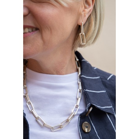 Eliza Gracious Oblong Gold Chain Link Necklace - Gold